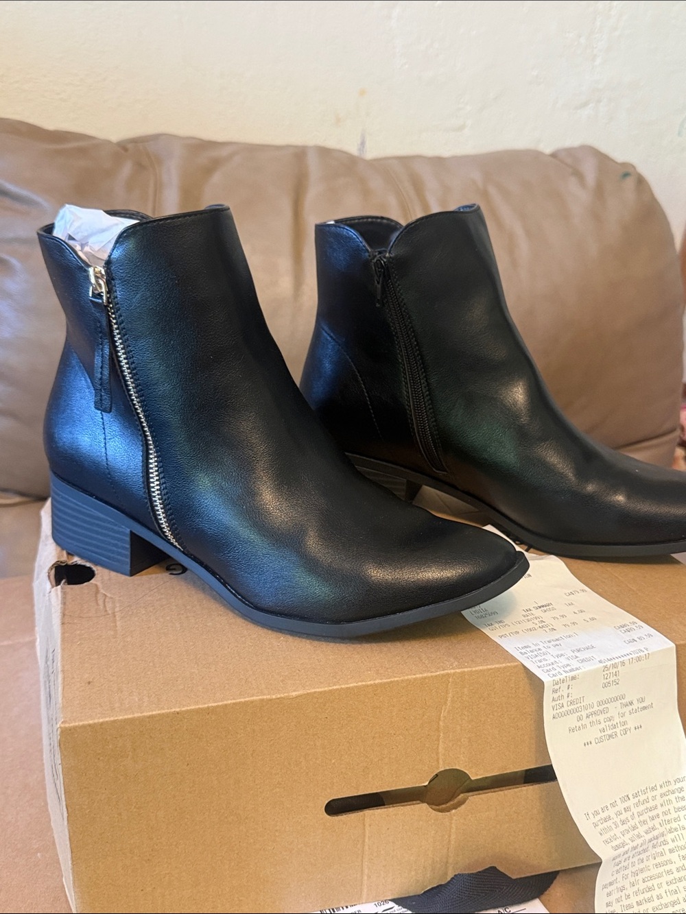 NWT (and recipt) Women’s Black Leather Ankle Boots with Side Zipper size 11
